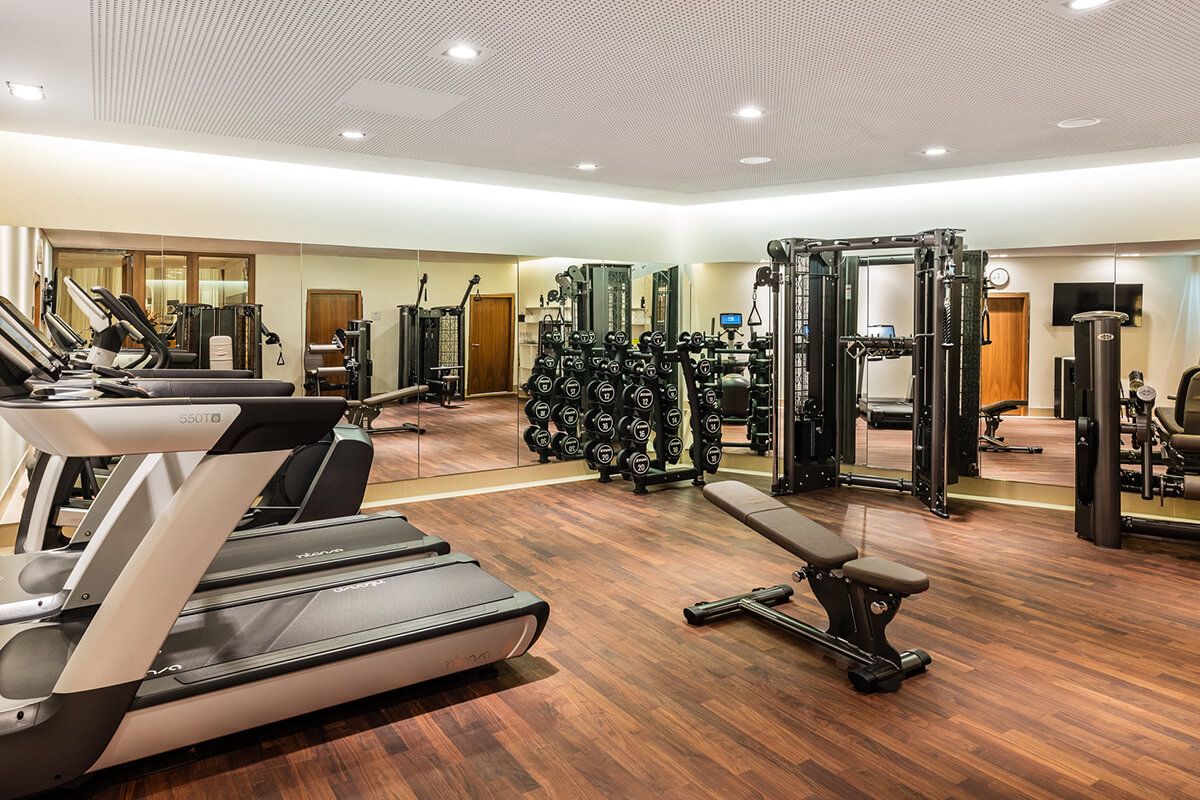 Fitness equipment in the gym and pool area at the wellnesshotel hotel in Düsseldorf